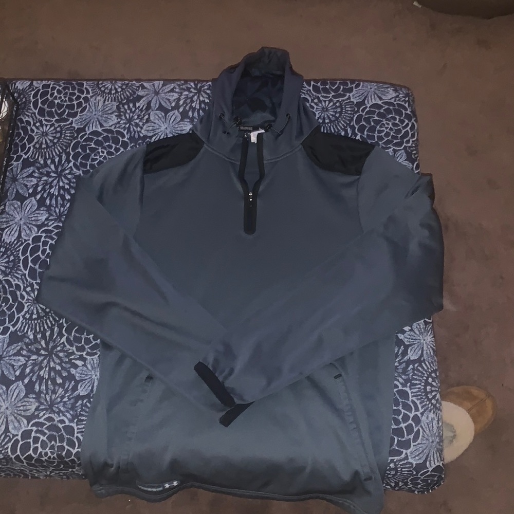 Small Under Armour Mens Light Hoodie